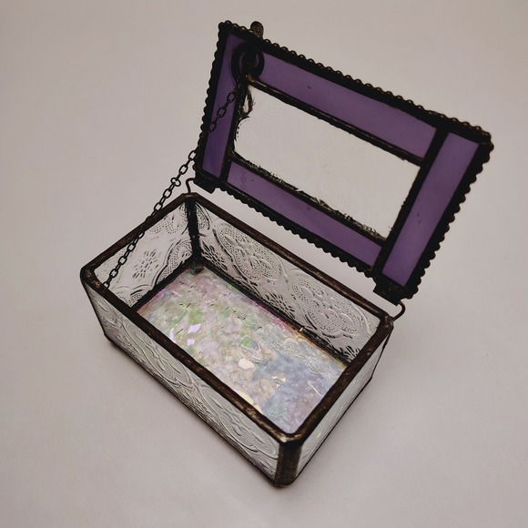 Vintage Art Glass Purple Iridescent Trinket Jewelry Box With Metal‎ Clef Music - Picture 2 of 12
